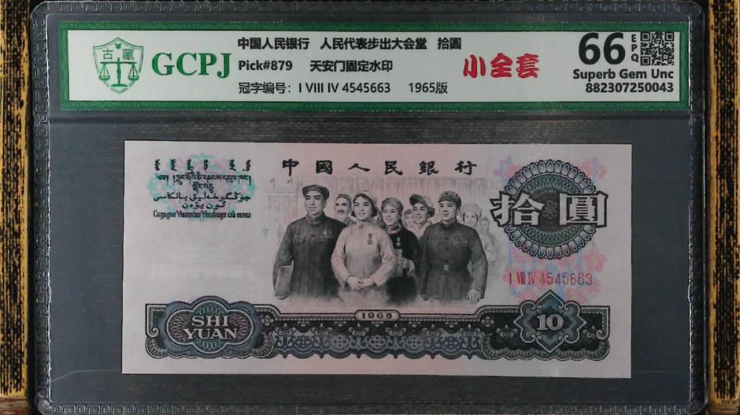 人民(mín)代表步出大会堂